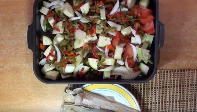 Agregue la pimienta dulce juliana.