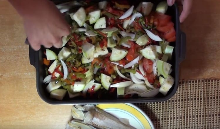 Mezclar verduras con aceite de oliva y poner en el horno.