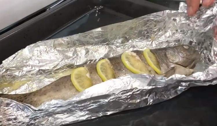 Após meia hora de cozimento, desdobre a folha.