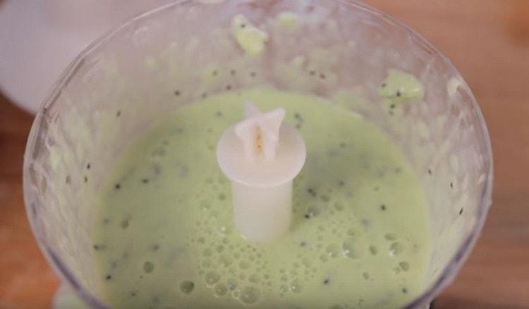 Întrerupem masa până la netezire.