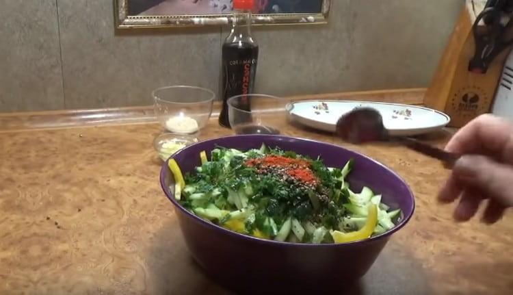 Se adauga si paprika.