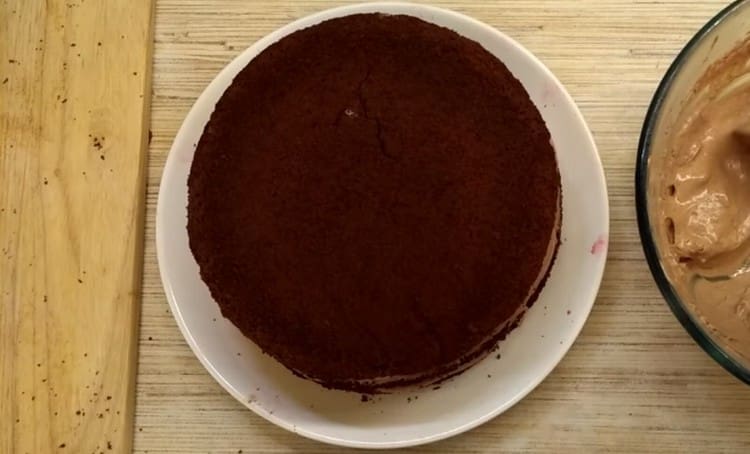 Cobriu el pastís amb l'últim pastís.