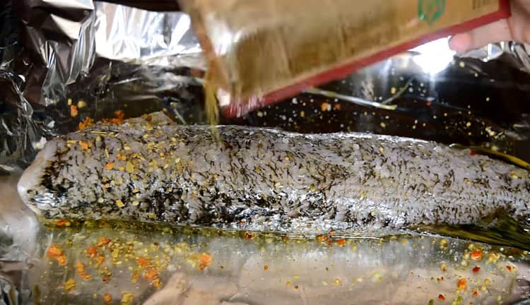 Întoarceți carcasa, de asemenea sare.