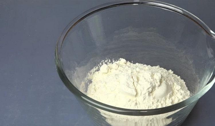 Tilsæt melet med det samme.