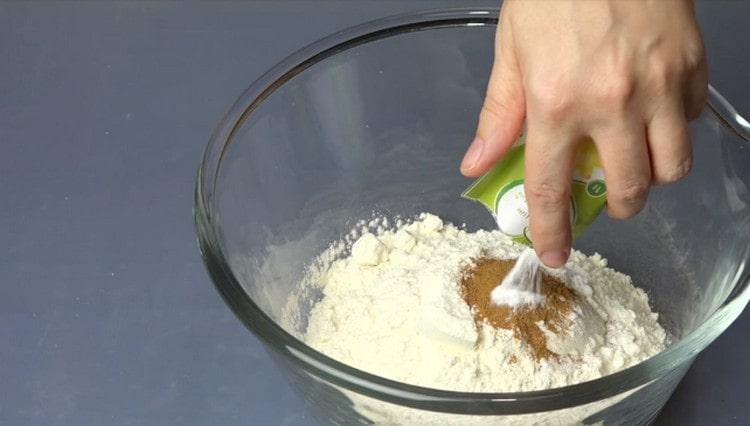 Vi tilsætter også salt, soda og vanillin.