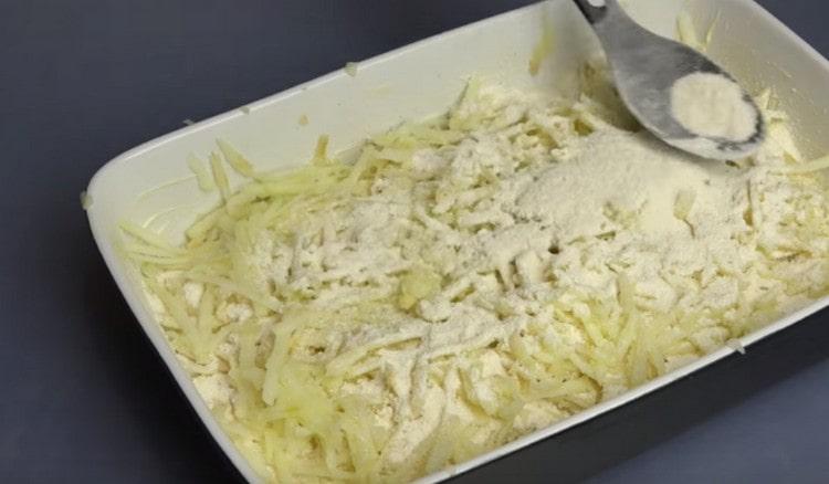 Drys det sidste lag æbler med den resterende tørre blanding.