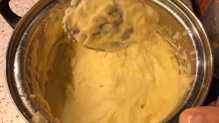 Para hacer el pastel de la abuela, prepara la masa