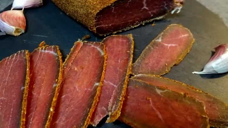 carne de res basturma está lista