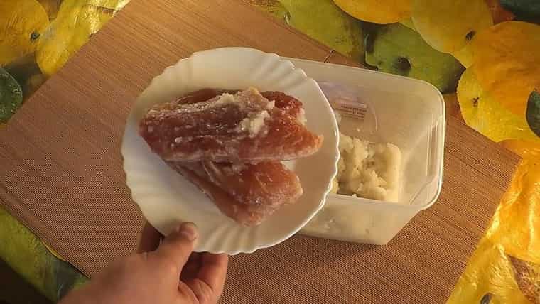 Upang makagawa ng dibdib ng manok ng manok, ihanda ang mga sangkap