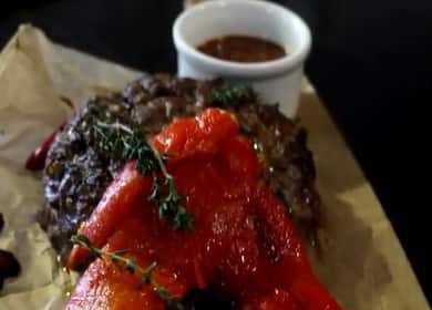 Bife de acordo com uma receita passo a passo com foto