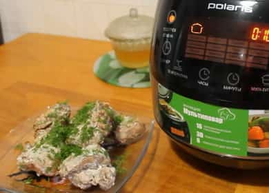 Iepure în sos de smântână într-un aragaz lent conform unei rețete pas cu pas cu fotografie