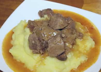 Goulache de boeuf à la mijoteuse selon une recette pas à pas avec photo