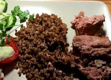 Un iepure în smântână la cuptor conform unei rețete pas cu pas cu o fotografie