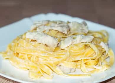 Paste Fettuccine cu pui - cină delicioasă în 15 minute