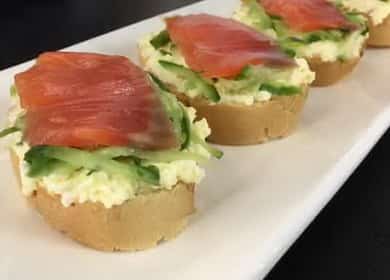 Lækre røde fiskesandwiches er den bedste snack