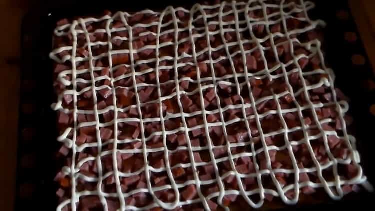 Ilagay ang mayonesa sa oven para sa mabilis na pizza.