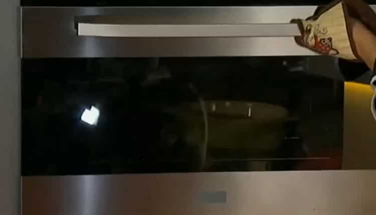 על פי המתכון, להכנת פילה הייק, יש לחמם את התנור מראש