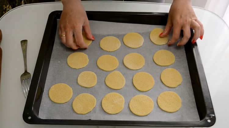 Pour faire des biscuits, préchauffez le four