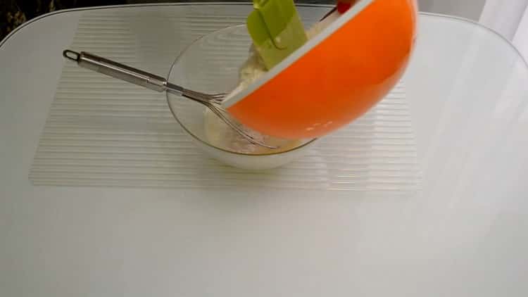 Pour faire des biscuits, tamiser la farine