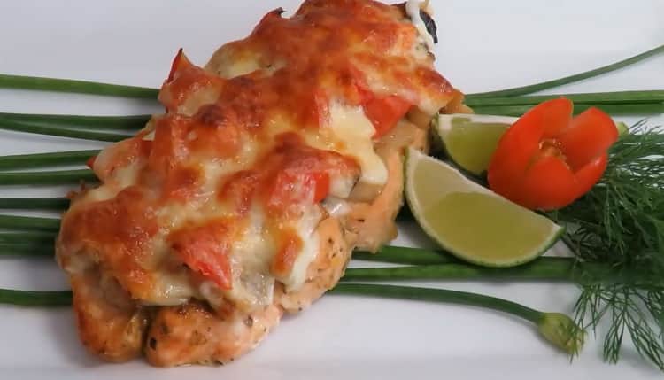 Somon roz la cuptor conform unei rețete pas cu pas cu fotografie