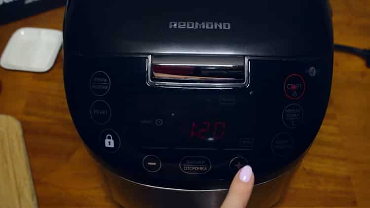 Pentru a găti gulaș de vită într-un aragaz lent, setați modul dorit