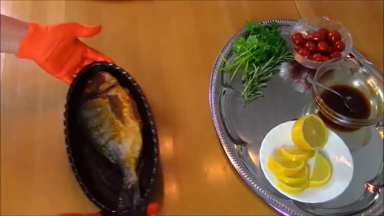 Pour préparer la dorado au four, préparez les ingrédients pour la cuisson