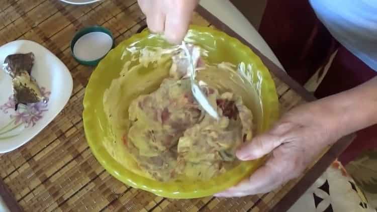 Pour faire le rôti de lapin, mélanger les ingrédients