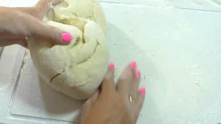 Pentru a prepara aluatul cu aburi manti, amestecați toate ingredientele