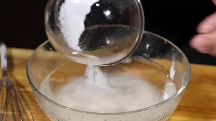 За да направите маринован джинджифил, гответе марината