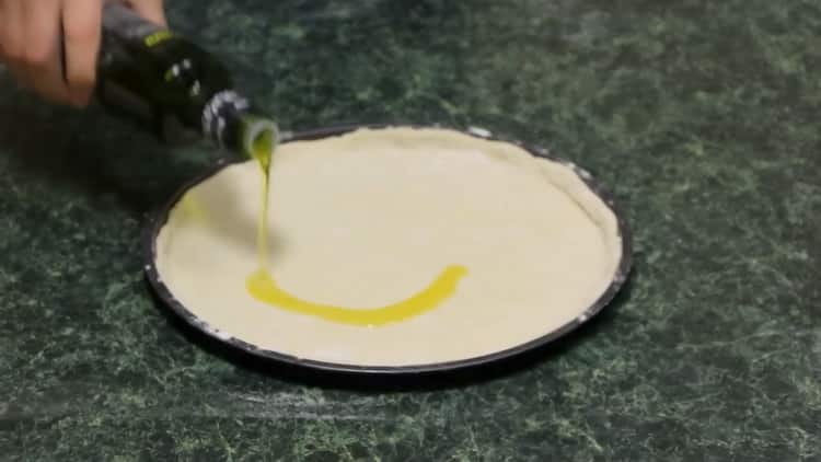 Para sa paghahanda ng pizza na Italyano. langis ang kuwarta