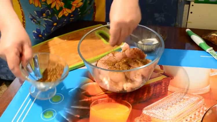 За да приготвите пилешко карпачо, пригответе всичко необходимо