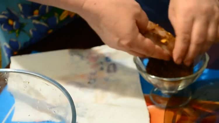 За да приготвите пилешко карпачо, пригответе всички подправки