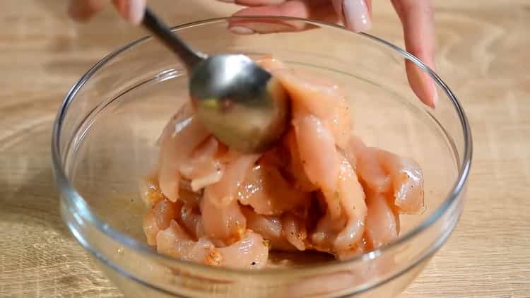 Chcete-li vařit kuřecí quesadilly, marinujte maso