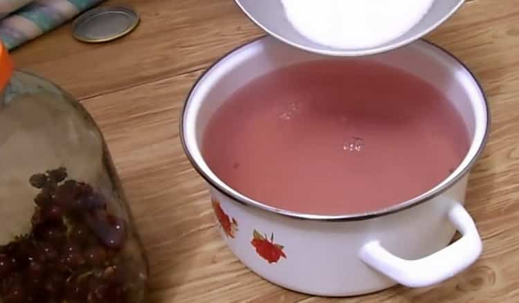 Upang gumawa ng mga ubas compote magdagdag ng sazhar