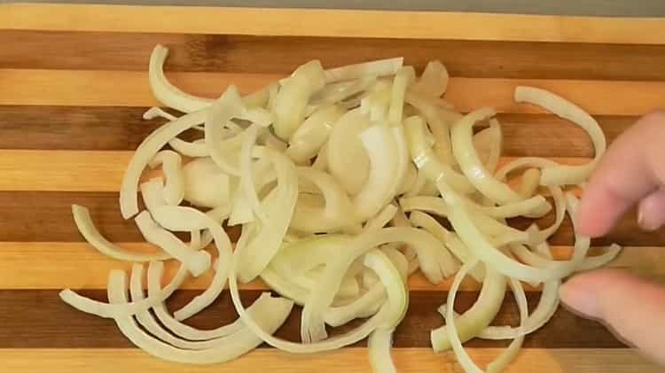 Pour la préparation de poisson en conserve à la maison. préparer les ingrédients