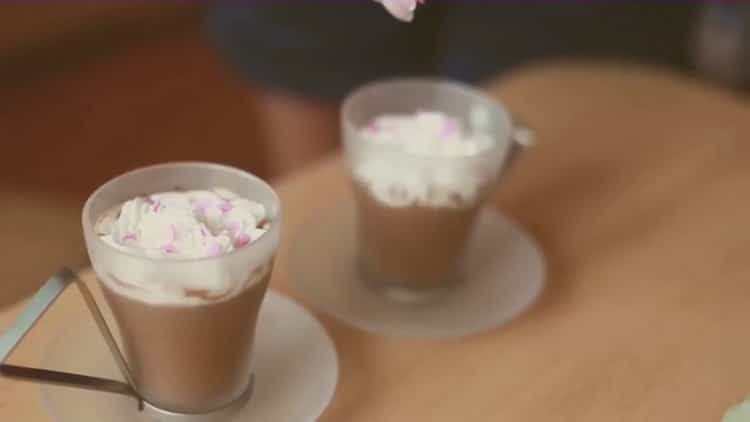 Cafea delicioasă cu scorțișoară gata