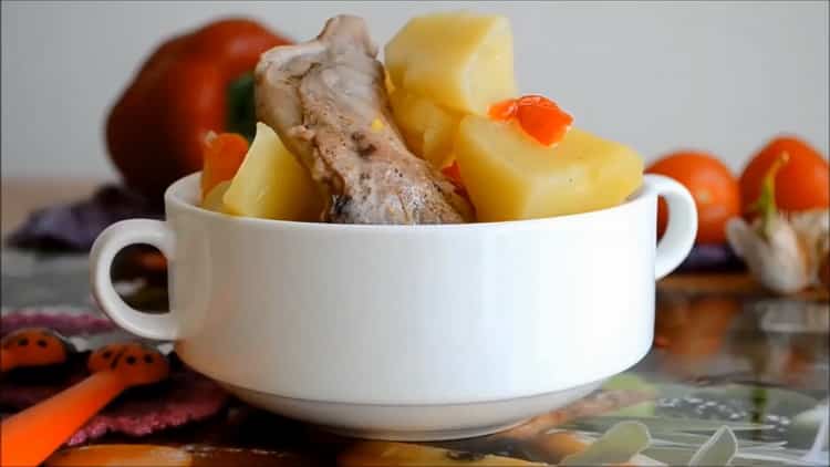 Kuneho sa isang mabagal na kusinilya ayon sa isang hakbang-hakbang na recipe na may larawan