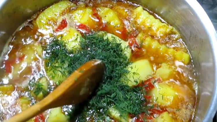 Para cocinar un conejo guisado con verduras, agregue verduras