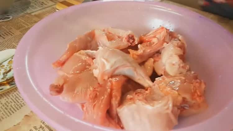 Pour préparer le ragoût de lapin aux légumes, préparez les ingrédients