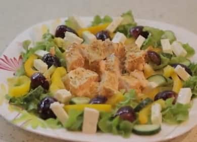 Saumon juteux et parfumé cuit au four dans une feuille d'aluminium - une recette originale