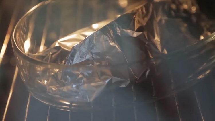 Cuire le saumon au four dans une feuille de poisson cuite au four