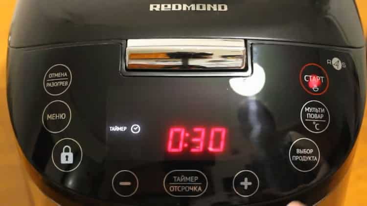 לבישול pollock בפארק הרב-תכליתי, הדלק את ה- multicooker