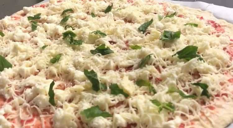 Napoliten pizza yapmak için fırını önceden ısıtın