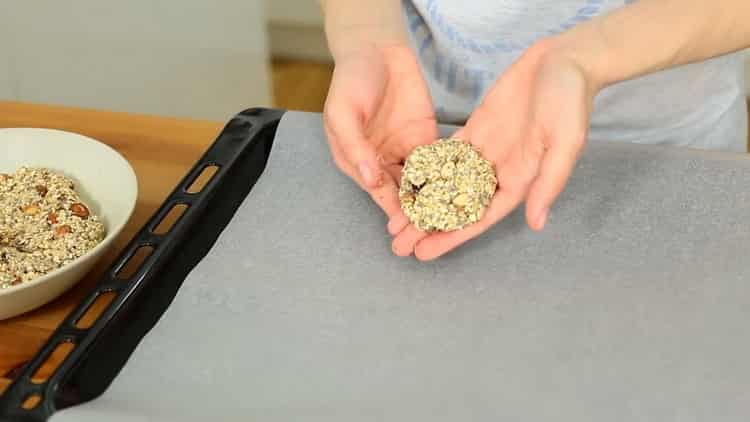 Pentru prăjitură, pregătiți o foaie de copt