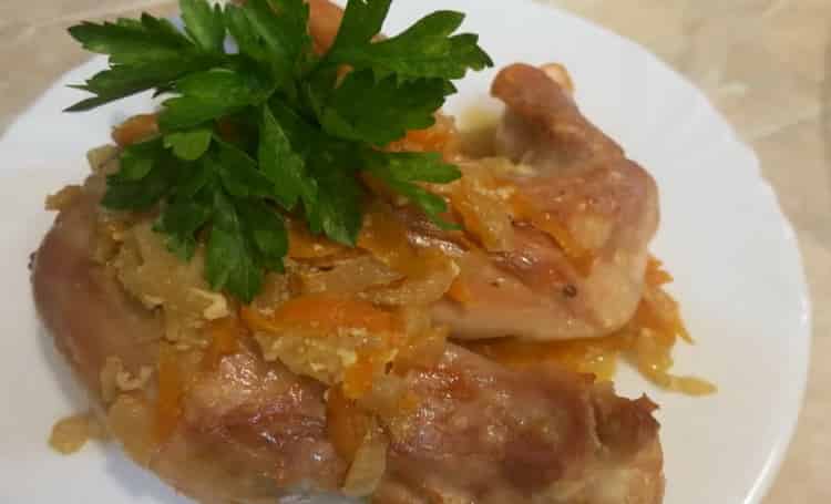 Segons la recepta per fer potes de conill, prepareu tot el que necessiteu