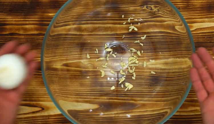 Para preparar costeletas de legumes, prepare os ingredientes