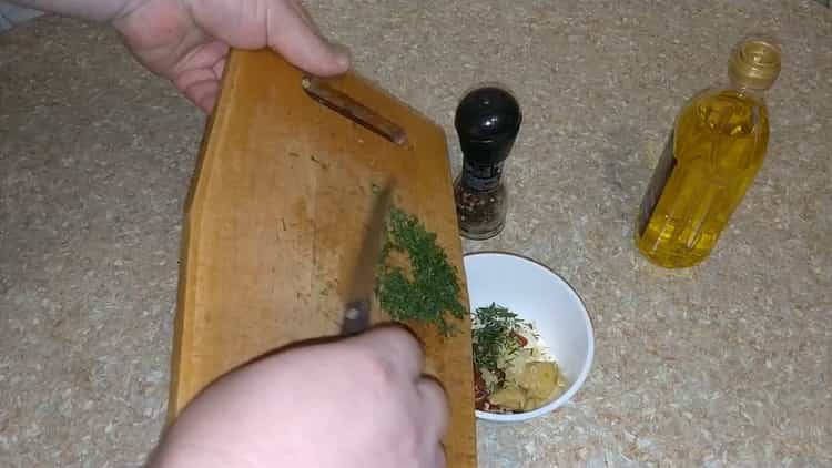 За да приготвите морски червен костур във фурната, пригответе соса