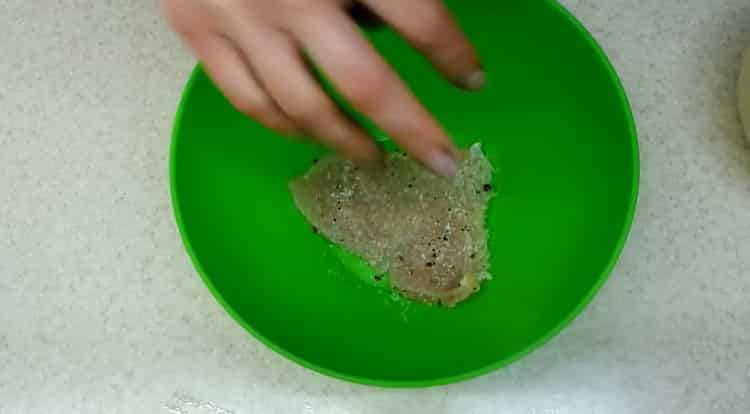 Chcete-li vařit kuřecí prsa kotleta, okořenit maso