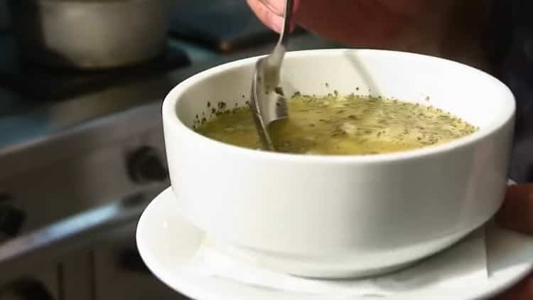 Pequeñas albóndigas con caldo: una receta inusual