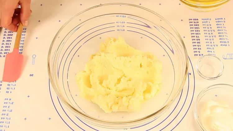 Per preparar galetes de pessic amb un molinet de carn, prepareu l’ingredient